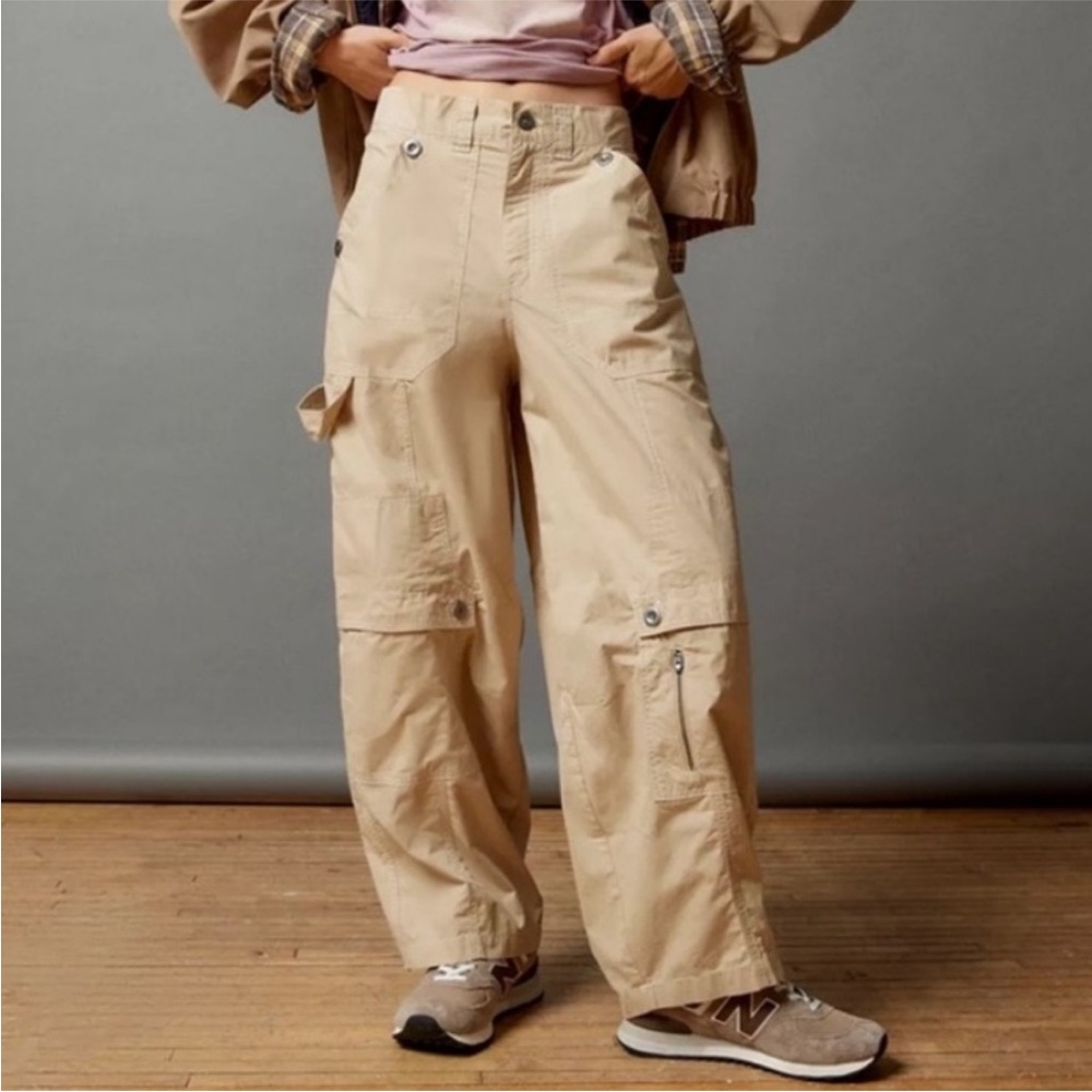 BDG Khaki Tan Cargo‎ Wide Leg Baggy Pants Size 2